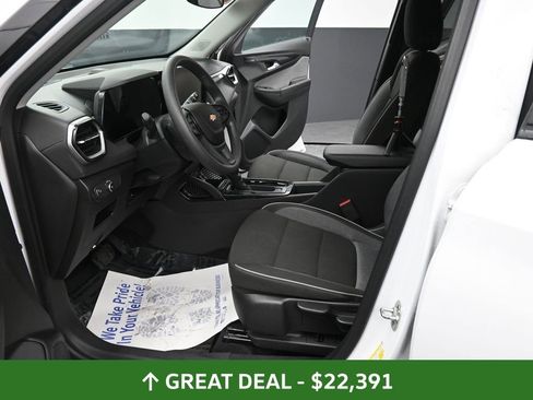Used 2025 Chevrolet TrailBlazer LT w/ Driver Confidence Package image 32