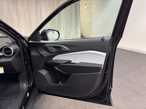New 2026 Chevrolet Trax LT w/ LPO, Blackout Package image 20