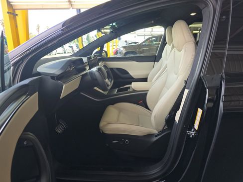 Used 2023 Tesla Model X Plaid image 7