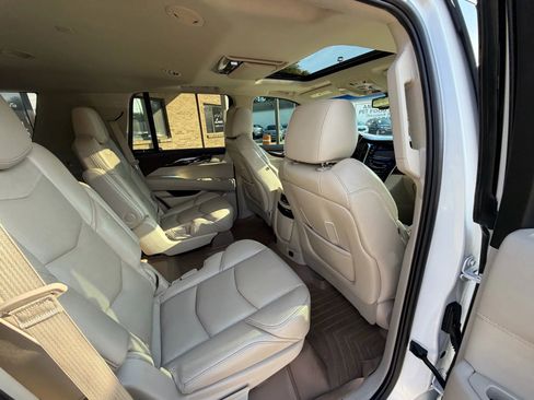Used 2016 Cadillac Escalade Premium image 33