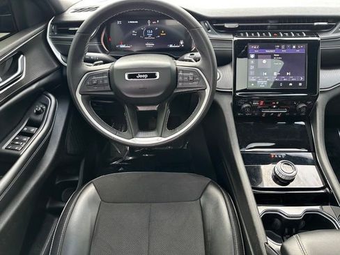 Used 2023 Jeep Grand Cherokee L Laredo image 16