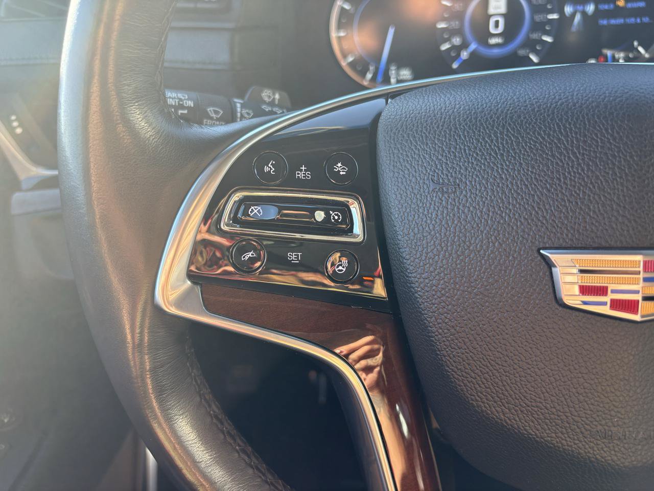 Used 2018 Cadillac Escalade ESV Luxury AWD/4WD image 29