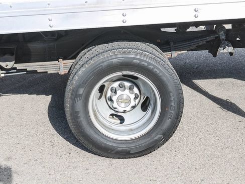 Used 2017 Chevrolet Express 3500 Extended w/ Chrome Appearance Package RWD image 8