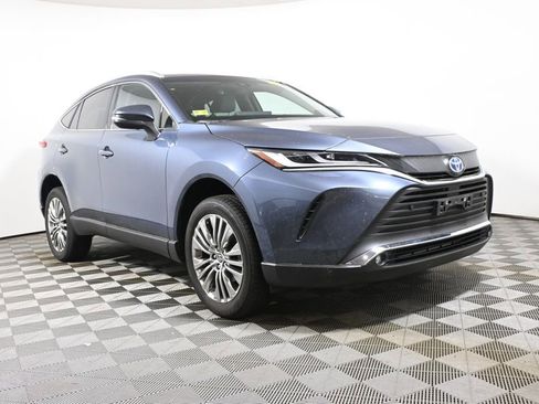 Used 2024 Toyota Venza XLE AWD/4WD image 9