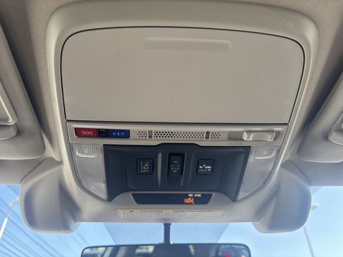 Used 2021 Subaru Forester Touring image 31