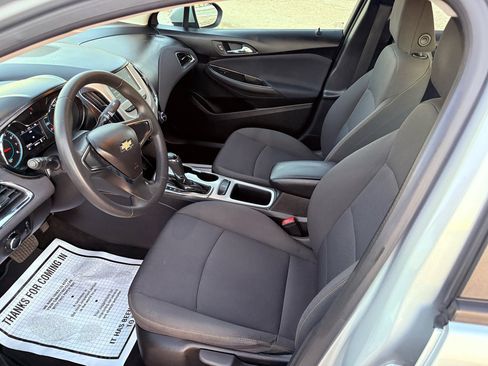 Used 2018 Chevrolet Cruze LS image 23