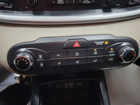 Used 2016 Kia Sorento LX image 34