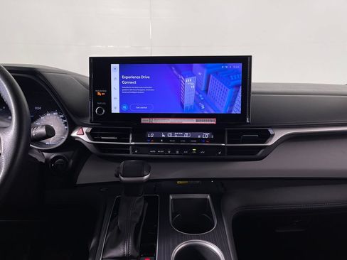 Certified 2025 Toyota Sienna XLE FWD image 15