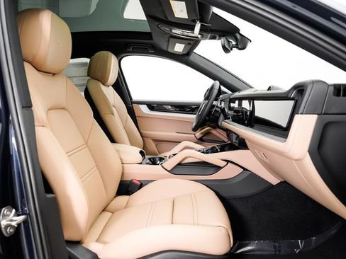 Certified 2026 Porsche Cayenne Coupe AWD/4WD image 23