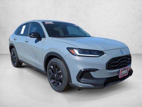 Used 2025 Honda HR-V Sport image 3