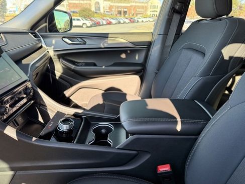 New 2025 Jeep Grand Cherokee Laredo X w/ Luxury Tech Group I image 19