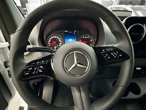 Used 2025 Mercedes-Benz Sprinter 2500 image 12