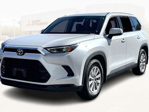 Used 2024 Toyota Grand Highlander XLE image 1