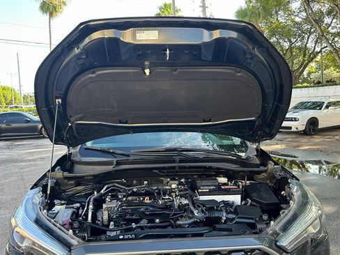 Used 2022 Toyota Corolla Cross XLE FWD image 25