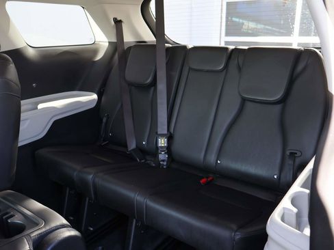 Used 2024 Kia Carnival LX FWD image 11