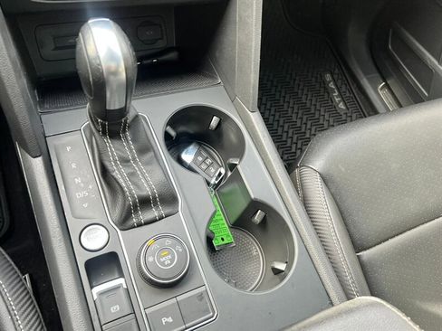 Used 2021 Volkswagen Atlas Cross Sport SE w/ Panoramic Sunroof Package image 38