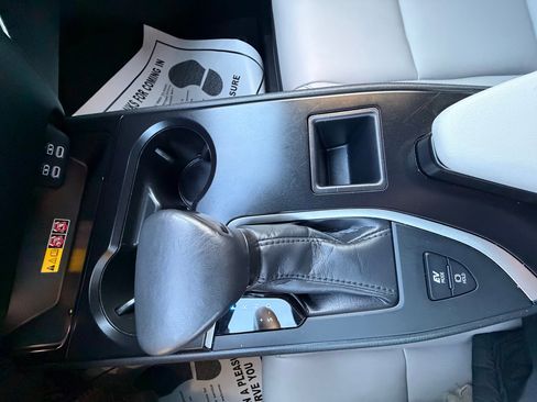 Used 2024 Lexus UX 250h FWD image 27