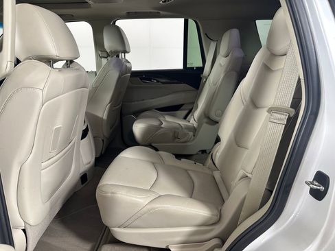 Used 2019 Cadillac Escalade Premium Luxury image 21