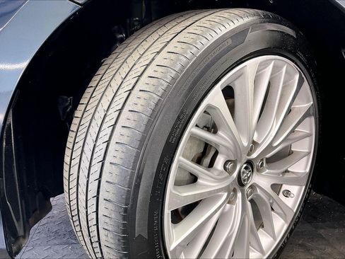 Used 2018 Toyota Camry XLE image 32