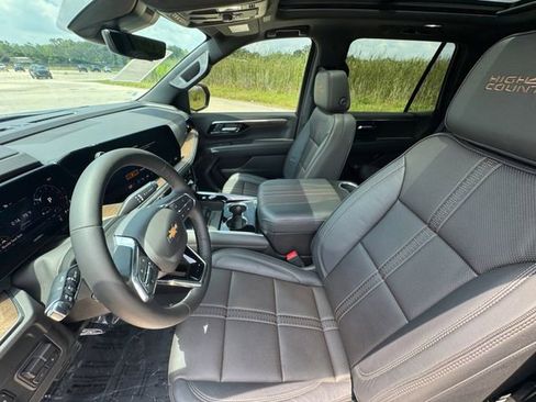 Used 2025 Chevrolet Tahoe High Country RWD image 28