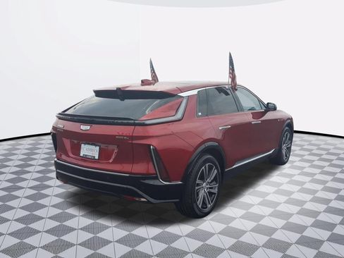 Certified 2024 Cadillac Lyriq Luxury AWD/4WD image 7