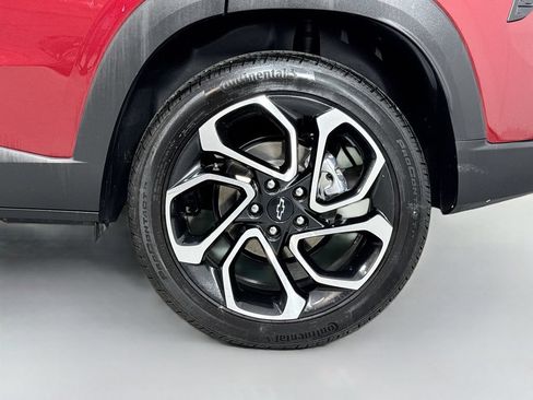 Used 2024 Chevrolet Trax RS w/ Sunroof Package FWD image 9
