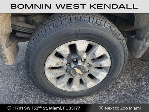 Used 2023 Chevrolet Silverado 2500 Custom w/ Custom Value Package image 9