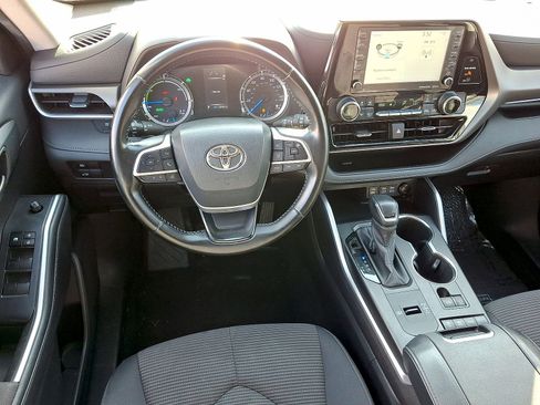 Used 2022 Toyota Highlander LE AWD/4WD image 20