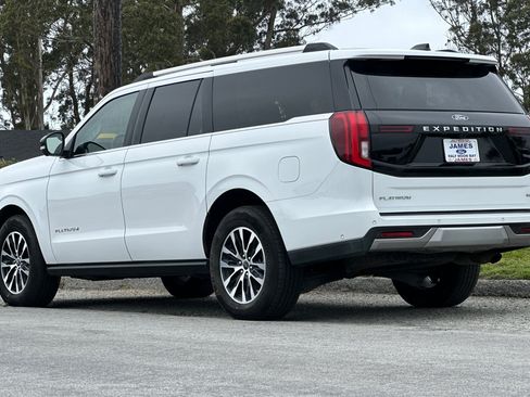Used 2025 Ford Expedition Max Platinum AWD/4WD image 3