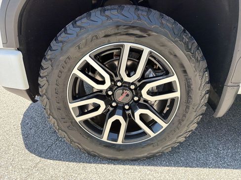 Used 2022 GMC Sierra 1500 AT4 w/ AT4 Premium Package AWD/4WD image 12