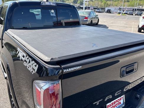 Certified 2020 Toyota Tacoma TRD Sport w/ Technology Package AWD/4WD image 18