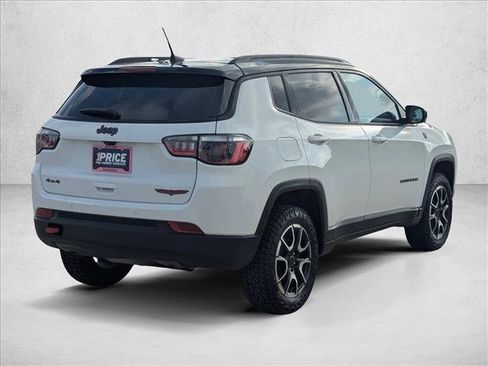 Used 2025 Jeep Compass Trailhawk AWD/4WD image 5