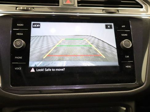 Certified 2023 Volkswagen Tiguan SE w/ Panoramic Sunroof Package FWD image 10
