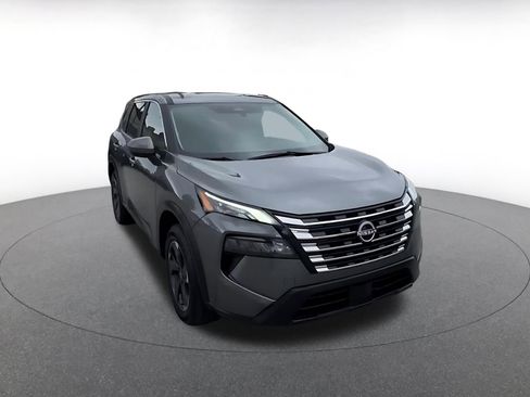 Used 2025 Nissan Rogue SV FWD image 3