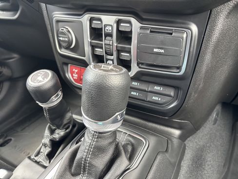 New 2026 Jeep Gladiator Sport AWD/4WD image 13