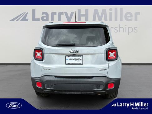 Used 2017 Jeep Renegade Latitude w/ Cold Weather Group AWD/4WD image 4