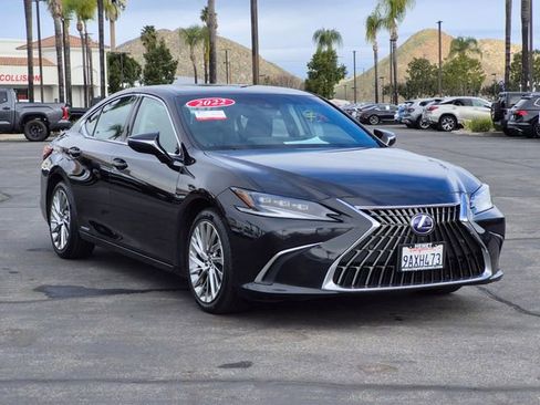 Used 2022 Lexus ES 300h w/ Luxury Package image 3