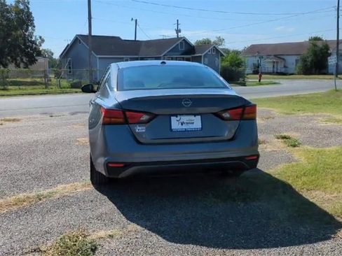 Used 2024 Nissan Altima 2.5 SV image 7