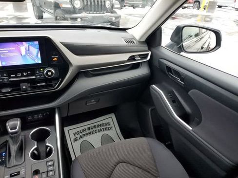 Used 2023 Toyota Highlander LE AWD/4WD image 15