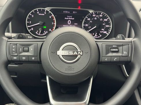 Used 2024 Nissan Rogue S image 17