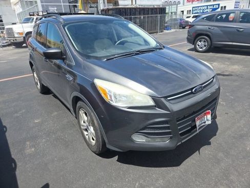 Used 2015 Ford Escape SE w/ Equipment Group 201A FWD image 2