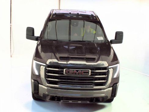 Used 2024 GMC Sierra 2500 SLE AWD/4WD image 2