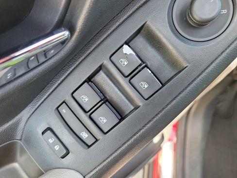 Used 2020 Chevrolet Trax Premier FWD image 16