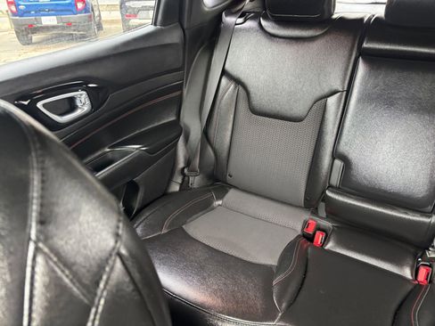 Used 2025 Jeep Compass Trailhawk image 35