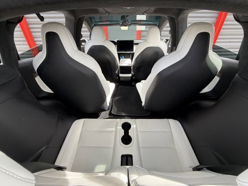 Used 2023 Tesla Model X Standard Range image 11