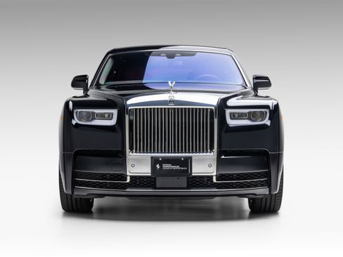 Used 2019 Rolls-Royce Phantom Sedan image 2