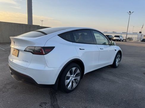 Used 2022 Tesla Model Y Long Range image 7