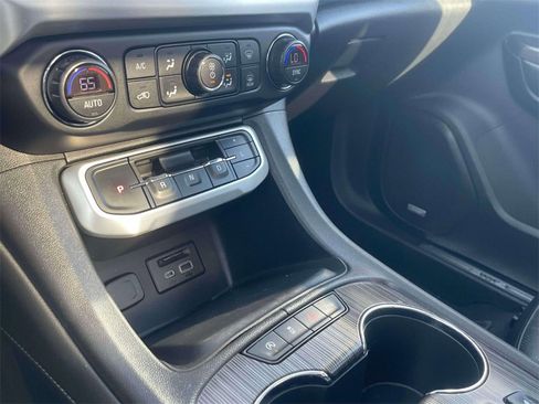 Used 2020 GMC Acadia SLT image 31