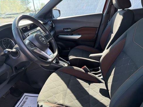 Used 2020 Nissan Kicks SR FWD image 12