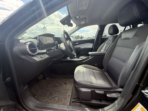 Used 2025 Chevrolet Trax LT w/ Driver Confidence Package FWD image 3